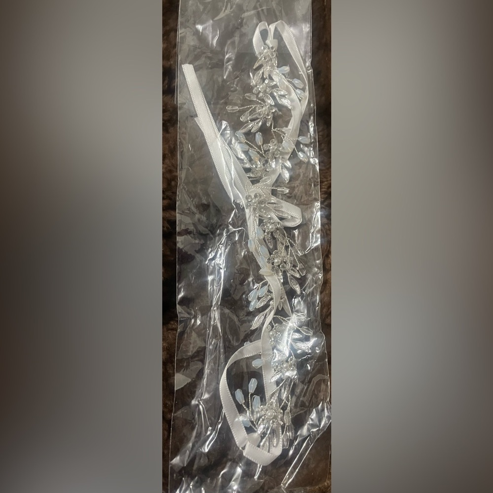 2 Wedding Hair Accessories Gorgeous Leaf headband and Comb for Brides, Vine Comb - Picture 3 of 10